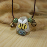 Дамско керамично колие - пчеличка (006), снимка 1 - Колиета, медальони, синджири - 44970797