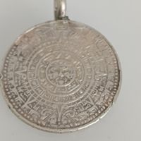 Сребърна мексиканска монета с вечен календар , снимка 5 - Колиета, медальони, синджири - 45861371