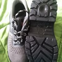 Чисто нови дамски работни обувки с метално бомбе 38,5 номер , снимка 2 - Дамски ежедневни обувки - 45350282