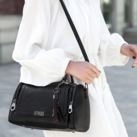 Черна дамска чанта от екокожа с къса и дълга дръжка, снимка 5 - Чанти - 45068372