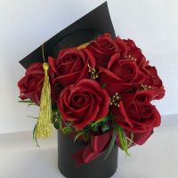 Тематични букети за абитуриенти или абсулвенти от сапунени рози, снимка 10 - Подаръци за жени - 45223468