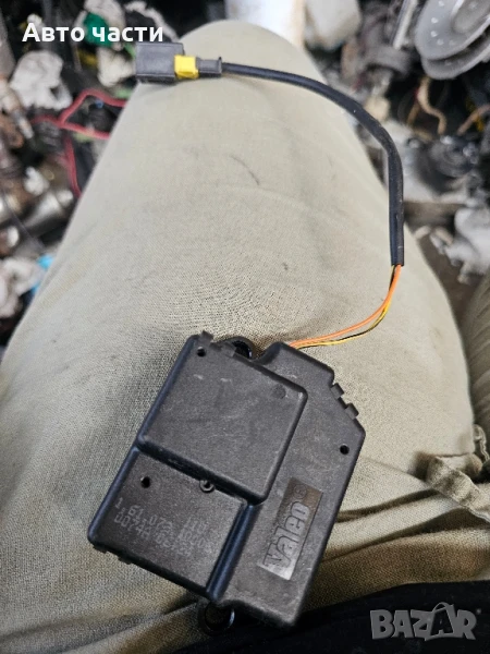 Мотор/задвижване на въздушната клапа Peugeot 406 16107210006 1.61.072.10006, снимка 1