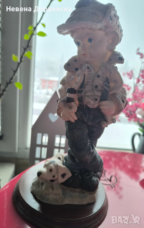 Фигура на момче с куче, снимка 1