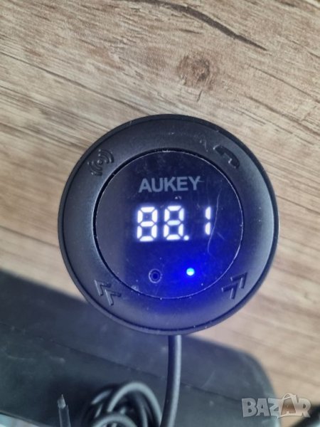 AUKEY FM предавател за музика и разговори в автомобили без AUX, снимка 1