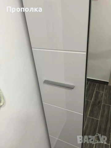 ДВУКРИЛЕН ГАРДЕРОБ С ОГЛЕДАЛО 60/35 Н192.5 смБЯЛ ГЛАНЦ, снимка 2 - Гардероби - 53253881