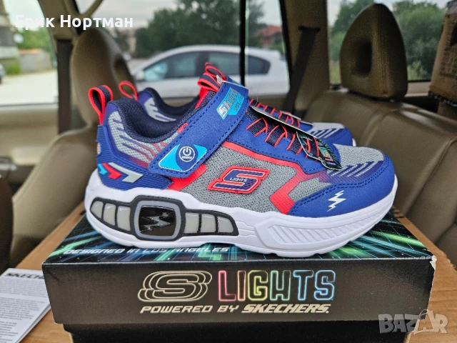 Детски маратонки Skechers Lights, снимка 2 - Детски маратонки - 51378719