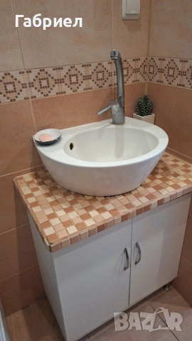 Шкаф за баня с мивка и смесител