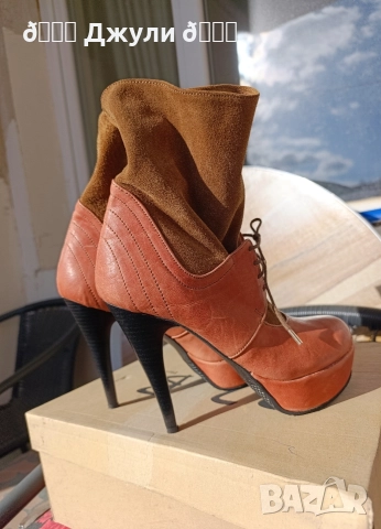 Боти от естествена кожа и велур Balenciaga, снимка 3 - Дамски боти - 52945333