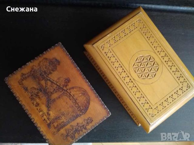 Две стари дървени кутийки, снимка 1 - Антикварни и старинни предмети - 45857178