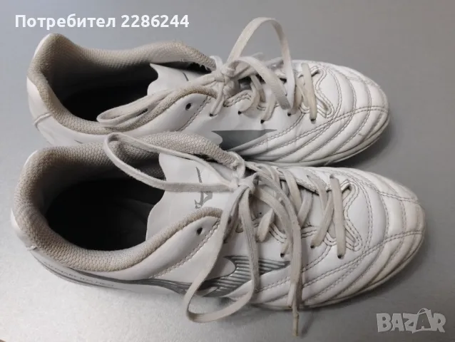 Футболни обувки за дете (стоножки) номер 34 и 1/2 половина., снимка 2 - Футбол - 50282629