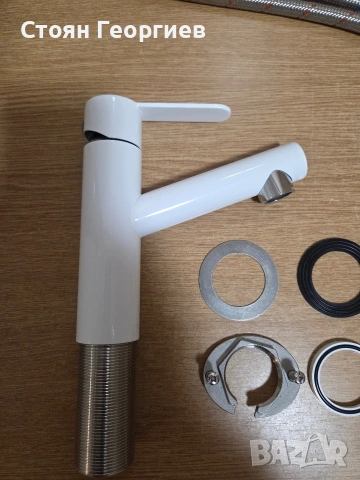 Едноръкохватков смесител за мивка Frap F1052-12 с бяло и хромирано покритие. 