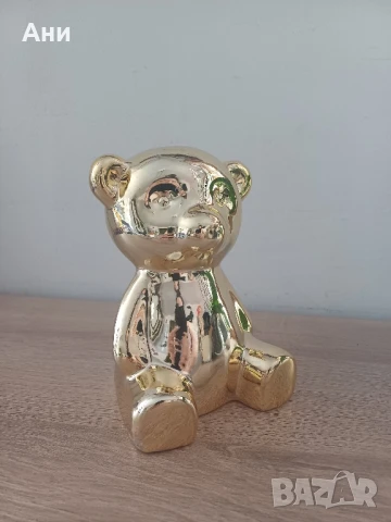 Златиста касичка мече