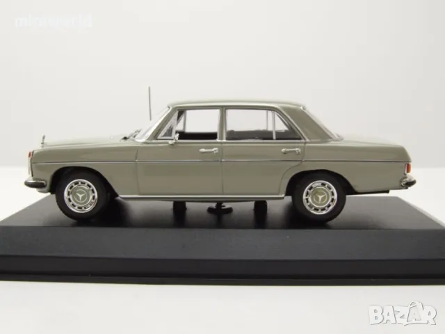 Mercedes-Benz 200 /8 Strichacht 1968 - мащаб 1:43 на Maxichamps моделът е нов в PVC дисплей-кейс, снимка 3 - Колекции - 50010947