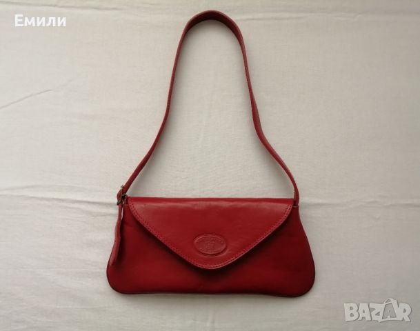 Малка дамска чанта от естествена кожа в червен цвят