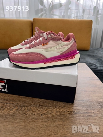 Дамски маратонки Fila, снимка 2 - Маратонки - 52749575