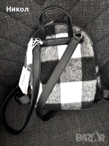 Малка раница Guess, снимка 3 - Раници - 53579054