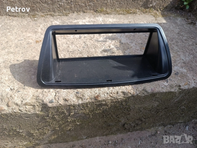 Продавам адапторна рамка Fiat Brava 