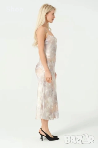 👛 Сатенена рокля на Bershka, снимка 2 - Рокли - 53749704