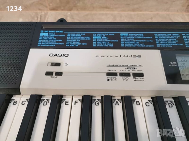 КАТО НОВ синтезатор клавир CASIO LK-136 пиано с плътни светещи клавиши 5 октави, снимка 5 - Синтезатори - 52049716