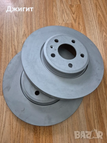 2бр чисто нови предни спирачни диска BOSCH за Audi A4 A5 