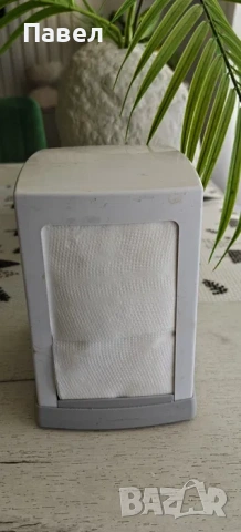 Диспенсер за салфетки нов