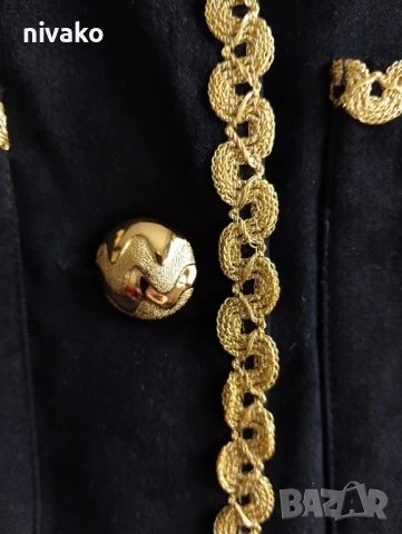 Продавам елегантен дамски черен костюм, снимка 8 - Костюми - 50470372