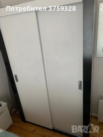 Гардероб с плъзгащи врати