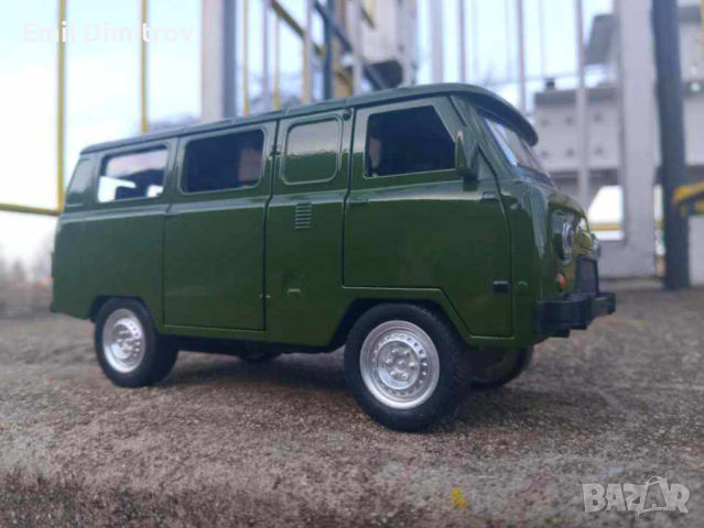 Модел-играчка УАЗ-452 в мащаб 1:24, снимка 8 - Колекции - 44280146