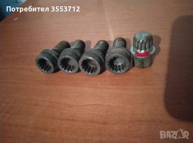 Секретни болтове за джанти за VW Golf 4,5 Turan Audi,Seat,Skoda, снимка 1 - Части - 47457141