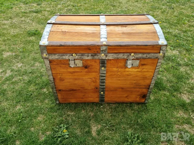 Стар дървен сандък/ракла/скрин