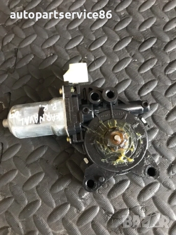 Мотор на стъклото на предната дясна врата за KIA Carnival 2.9 CRDi (2007–2010) 82460-4D000, снимка 2 - Части - 53189181