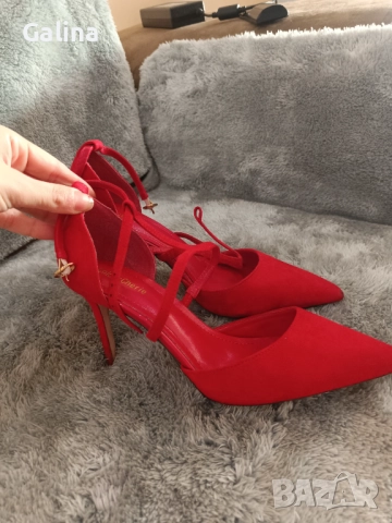 Обувки със ток