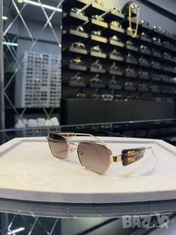 очила с черен обикновен калъф и ув защита miu miu , снимка 2 - Слънчеви и диоптрични очила - 51394920