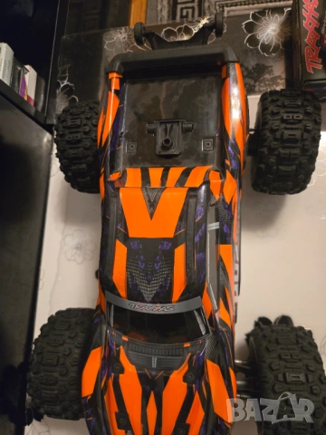 Продавам офролд джип TRAXXAS, снимка 5 - Коли, камиони, мотори, писти - 53730751