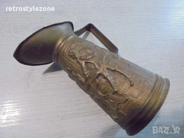 № 8330 Стара метална / ламаринена кана с релефни орнаменти , снимка 4 - Други ценни предмети - 52123918