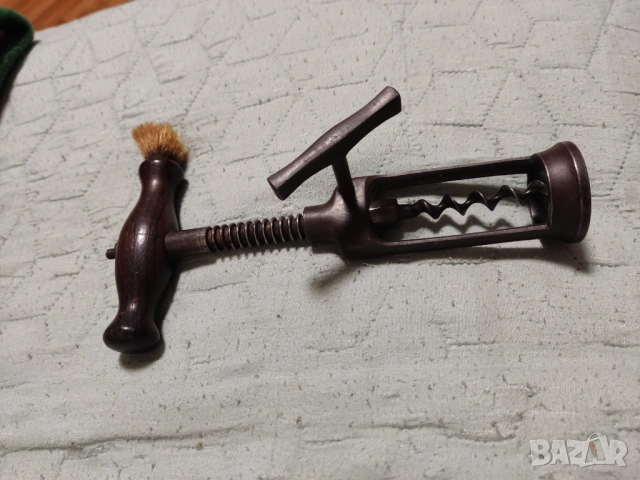 Колекционерски механичен часовник и тирбушон XIXв. дърво и месинг камбанен звън, снимка 4 - Антикварни и старинни предмети - 54121882