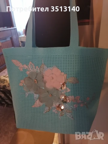 Текстилна чанта, платът е имитация на плетка с апликация машинна бродерия, снимка 2 - Чанти - 50599450