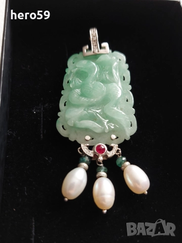 Златен 18 карата медальон с жадеит,брилянти, рубин,натурални перли,изумруди,сертификат, снимка 1