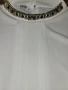 Бяла риза със златисто колие, снимка 5