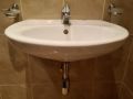 Керамична мивка за баня  с сифон и смесител, снимка 1 - ВИК - 44422844