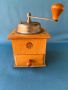 Ретро немска мелничка мелница дървена за мелене на кафе, снимка 1 - Антикварни и старинни предмети - 45143192