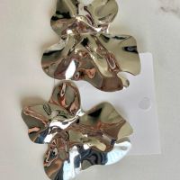 Екстравагантни метални обеци на винт имитиращи сребро, снимка 2 - Обеци - 45927682
