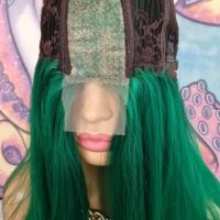💗Екстравагантен Модел Дълга Бутикова Лейс Фронт Права Перука в Токстично Зелен Цвят КОД : 1404💗 👑, снимка 9 - Аксесоари за коса - 46215705