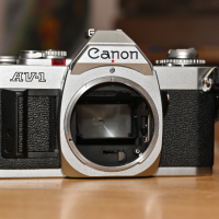 Canon AV-1, снимка 8 - Фотоапарати - 44995287