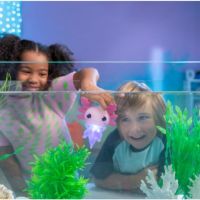 Animagic: Lets Glo Axolotl - Pink Интерактивен електронен домашен любимец за деца 4+ години, снимка 3 - Други - 45287416