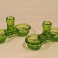 антикварна стъклена солница зелено стъкло, снимка 1 - Аксесоари за кухня - 45573392