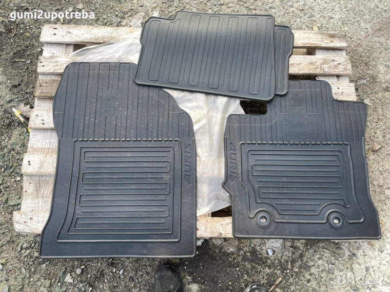 Гумени Стелки Toyota Auris PZ49L-E0353-Rj Оригинал, снимка 1