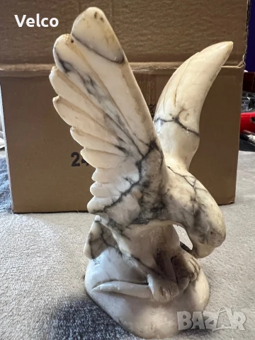 мраморна статоетка орел