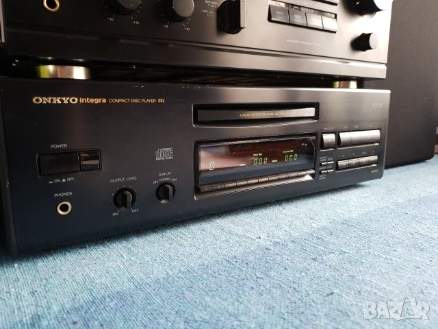 Висок клас плеър CD Onkyo dx 6870