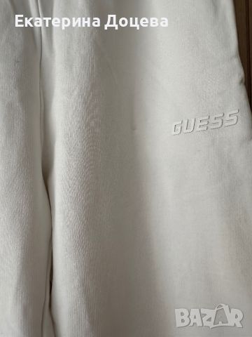 Бял спортен панталон Guess, снимка 2 - Панталони - 46799423